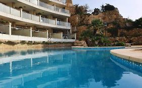 Sunset Holiday Apartment With Communal Pool + Views